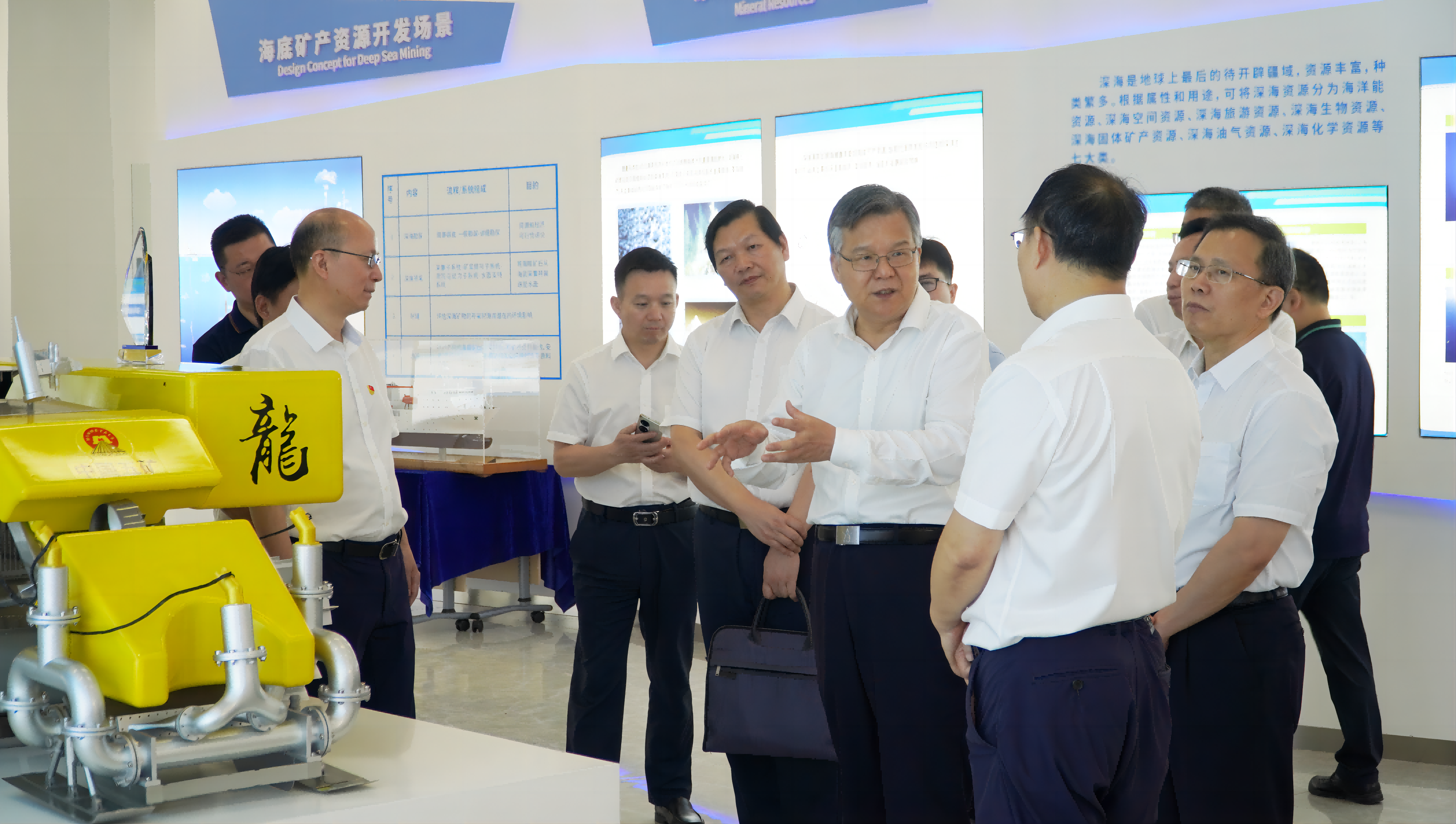 湖南省委常委、常務(wù)副省長李殿勛到長沙礦冶院調(diào)研